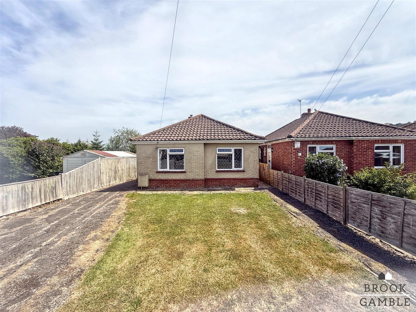 2 Bedroom Bungalow for Sale: £300,000. Broadview Close in Eastbourne, East Sussex